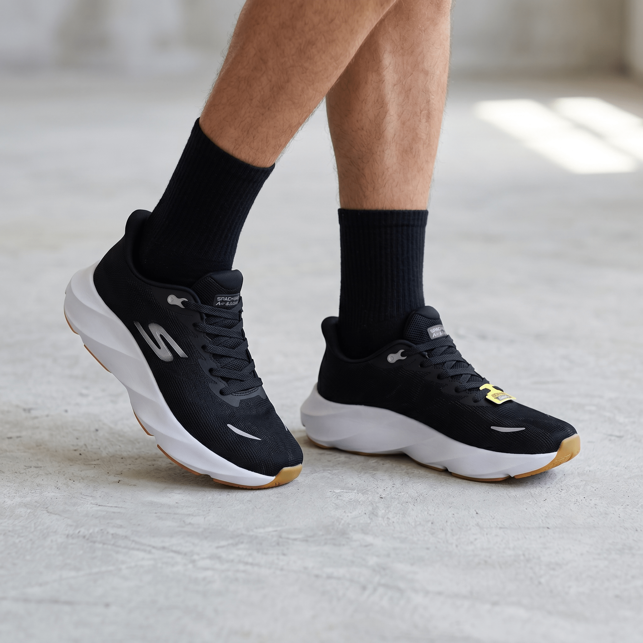 🖤 Skechers GO RUN Performance Sneakers – Black/White