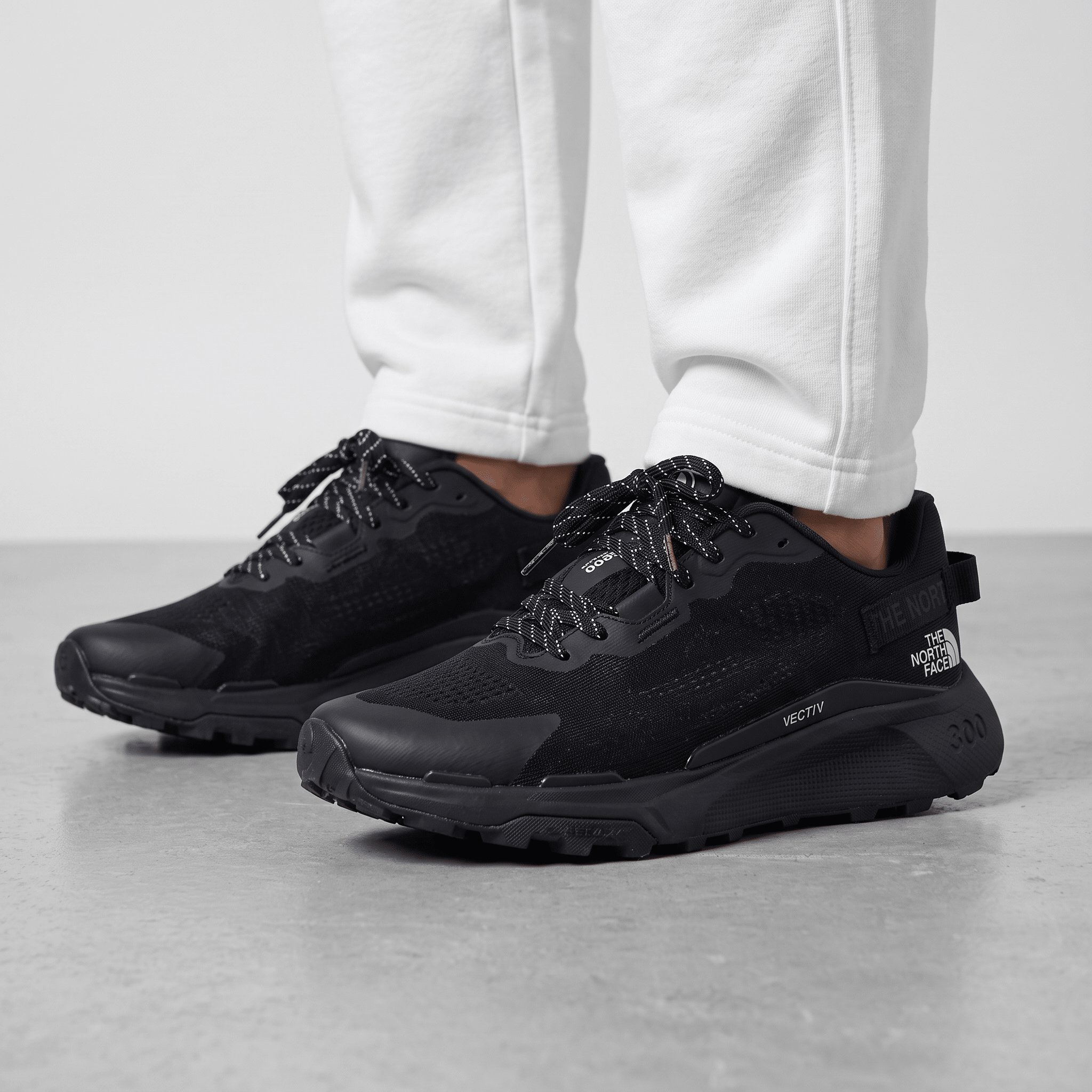 🖤 The North Face VECTIV 800 – Triple Black Trail Running Shoes